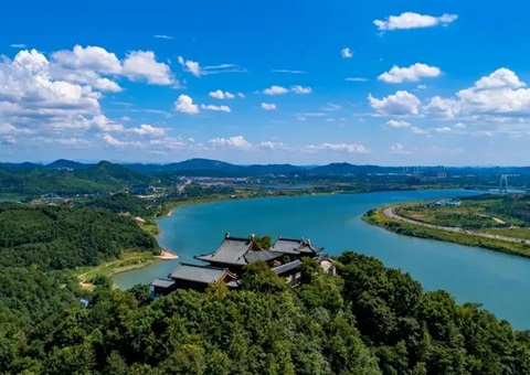 ���϶�ط�չ̼����������̬��Ʒ��ֵʵ���辶